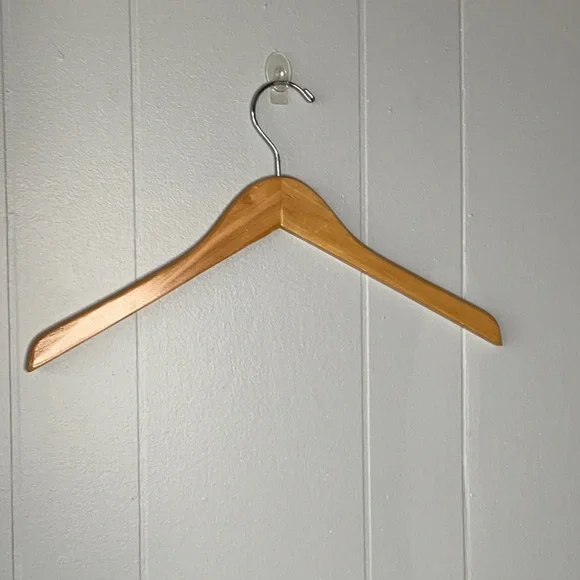 Set of 7 Wood Hangers solofficialkw.com